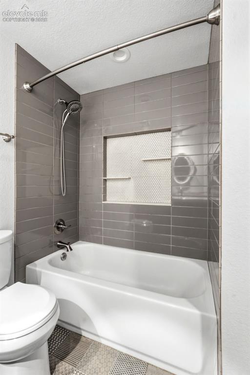 Image 21 of 38: Bathroom