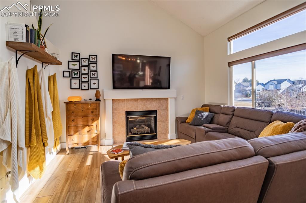 Image 14 of 47: Cozy Family Rm w/ Fireplace