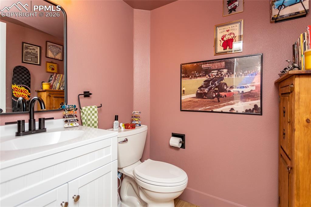 Image 17 of 47: Powder Rm