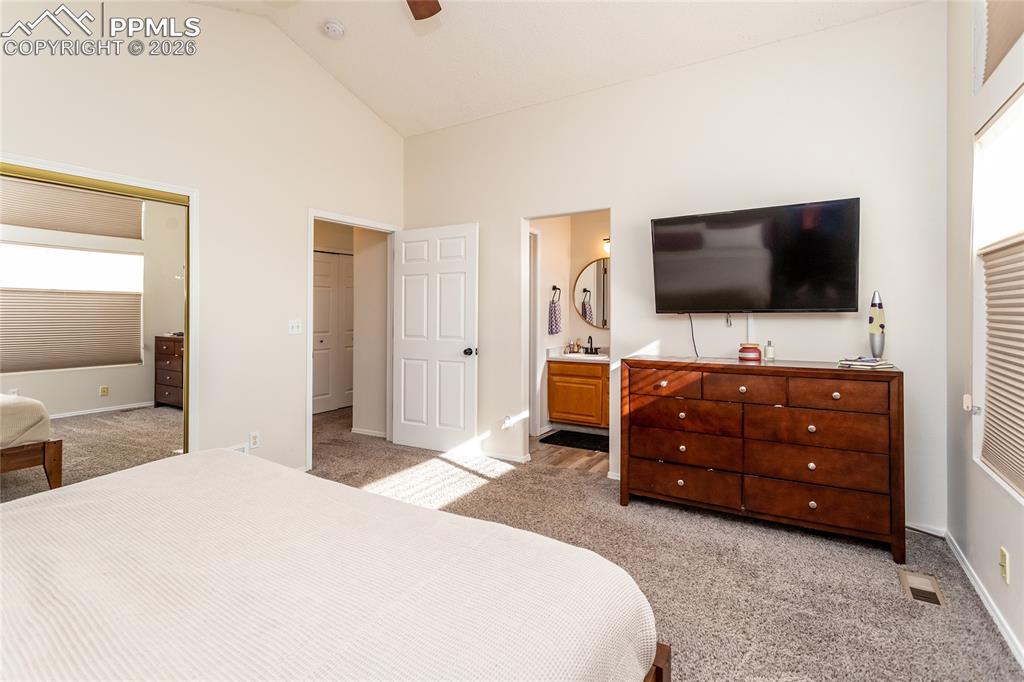 Image 19 of 47: Master BR