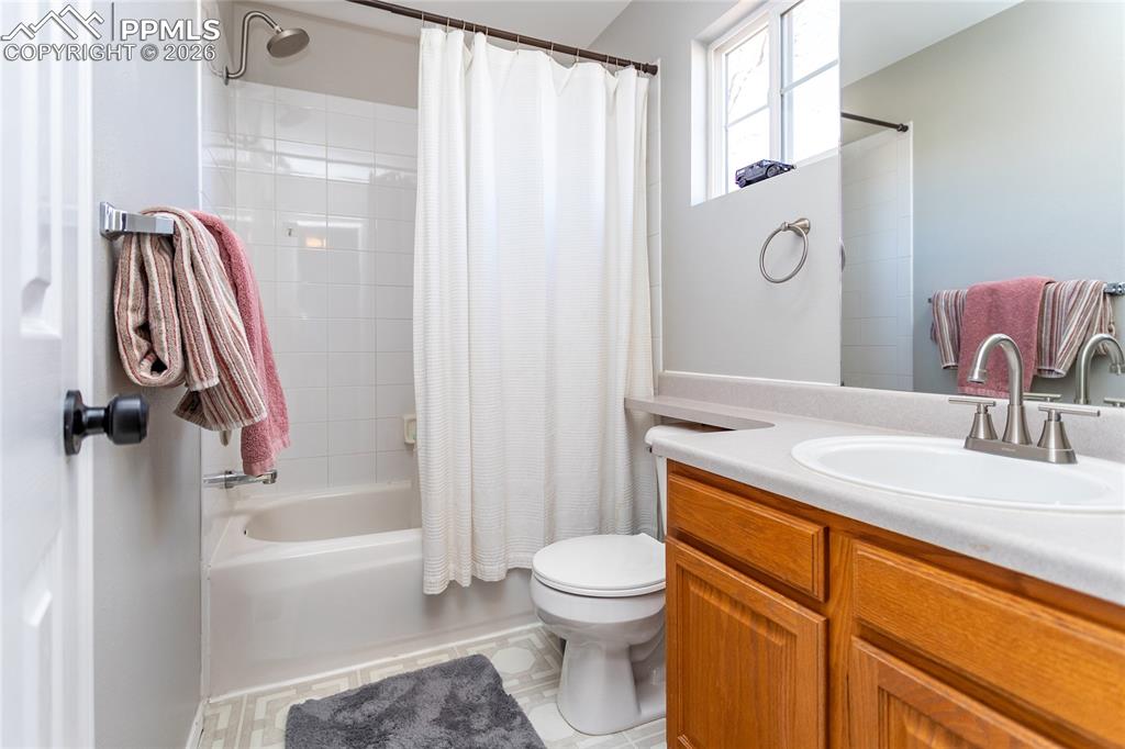 Image 28 of 47: Main Bathroom