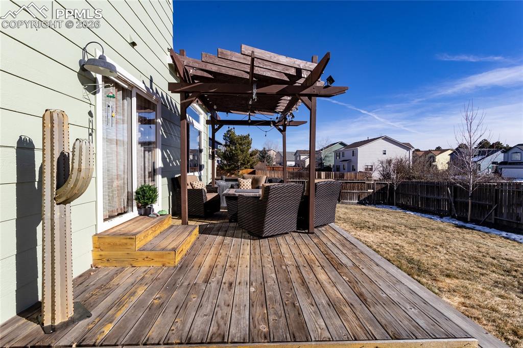 Image 33 of 47: Deck