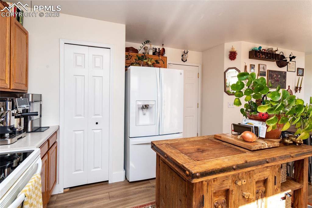 Image 41 of 47: Kitchen