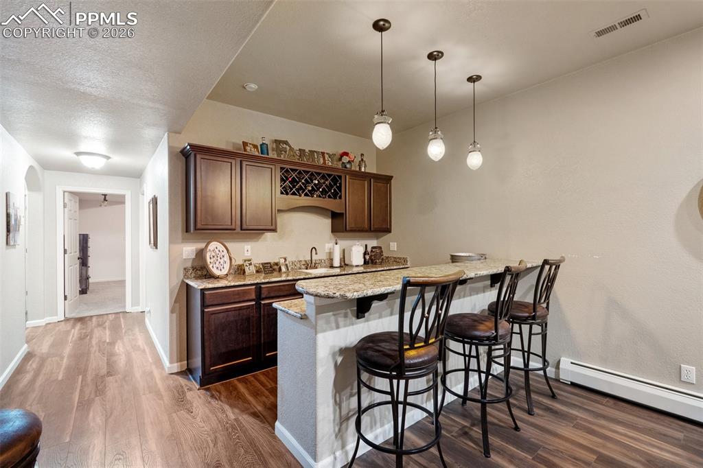 Image 19 of 50: Kitchen