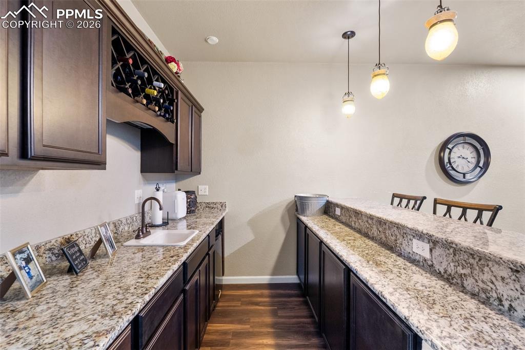 Image 20 of 50: Kitchen