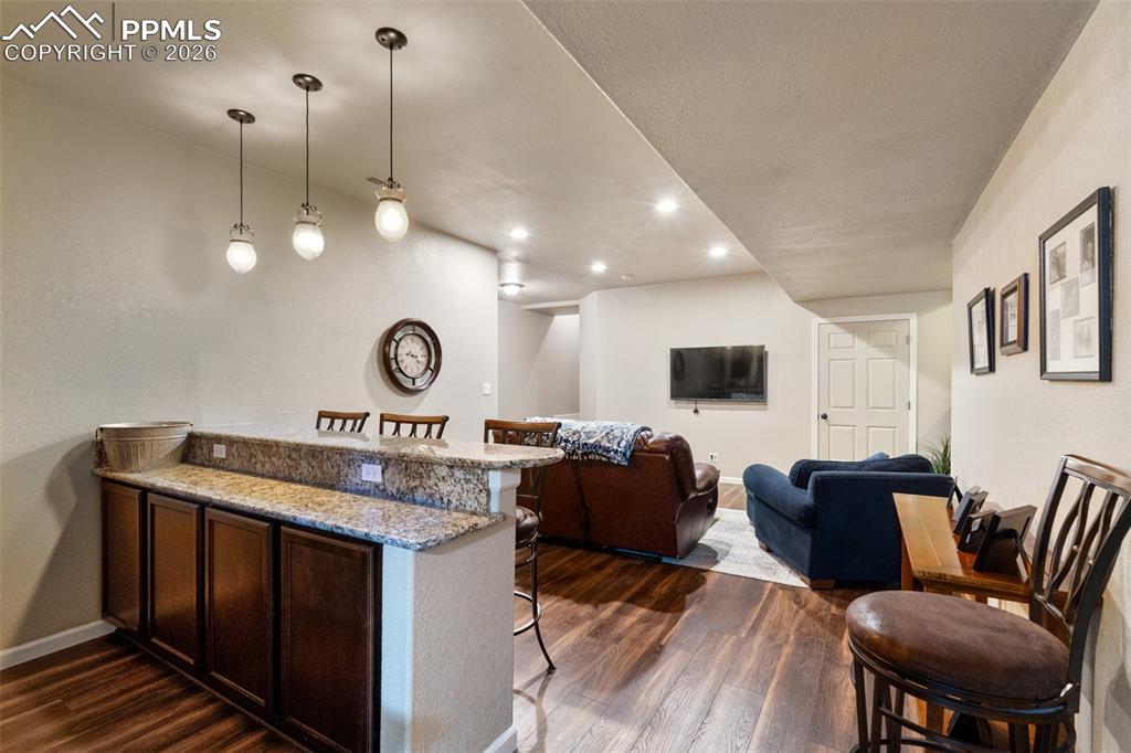 Image 21 of 50: Kitchen