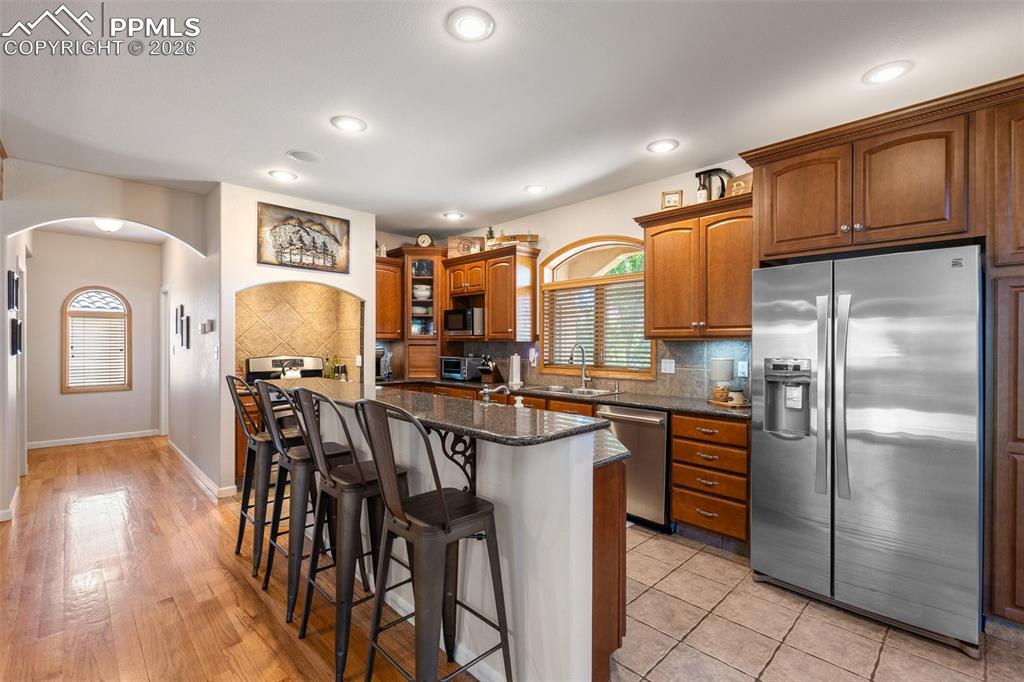 Image 3 of 50: Kitchen