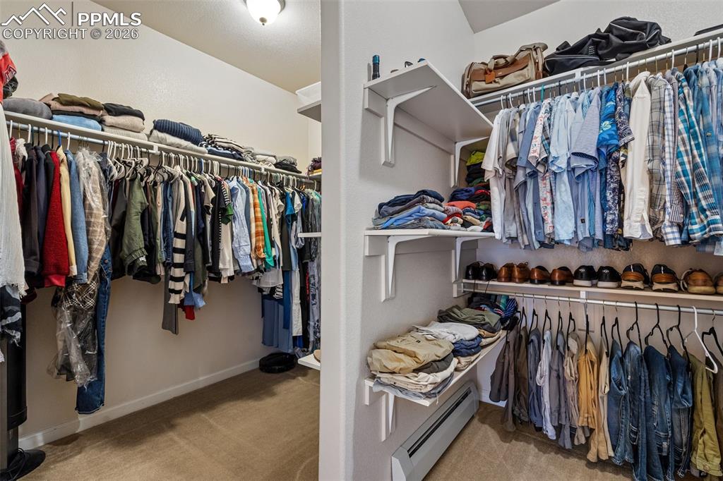 Image 33 of 50: Closet