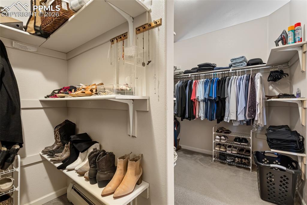 Image 34 of 50: Closet