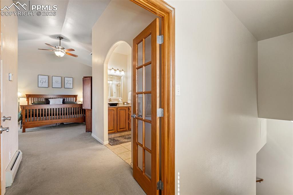 Image 35 of 50: Bedroom