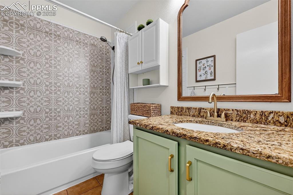 Image 16 of 31: Bathroom