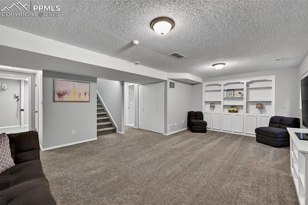 Image 17 of 31: Sitting Room