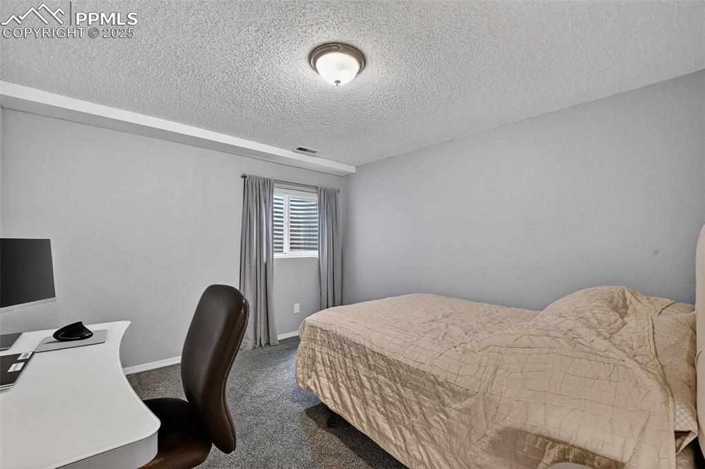 Image 21 of 31: Bedroom