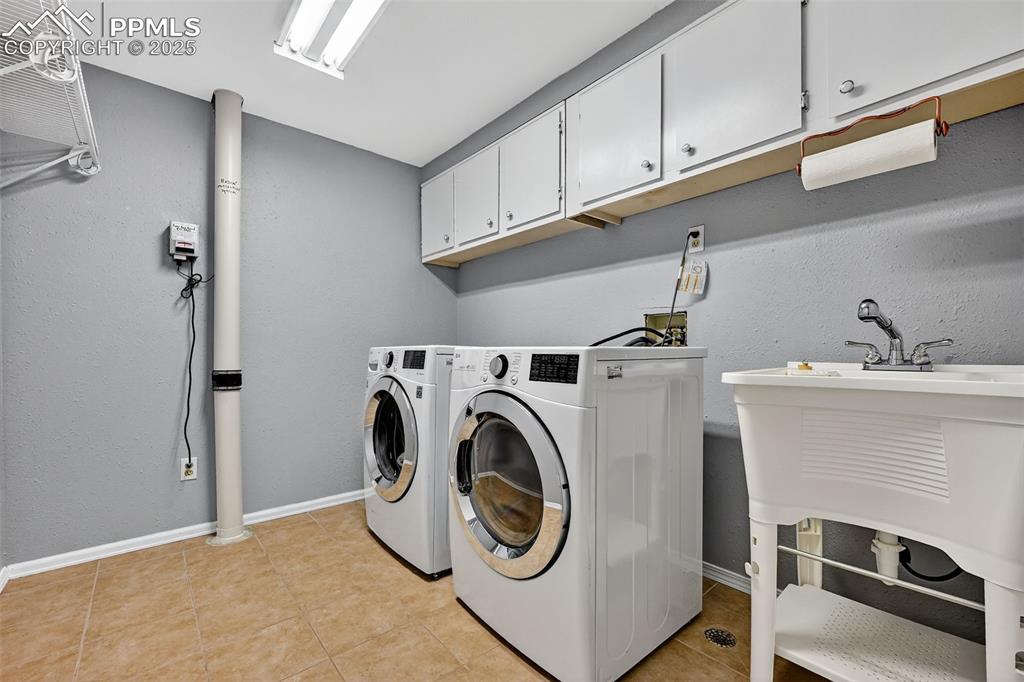 Image 23 of 31: Laundry