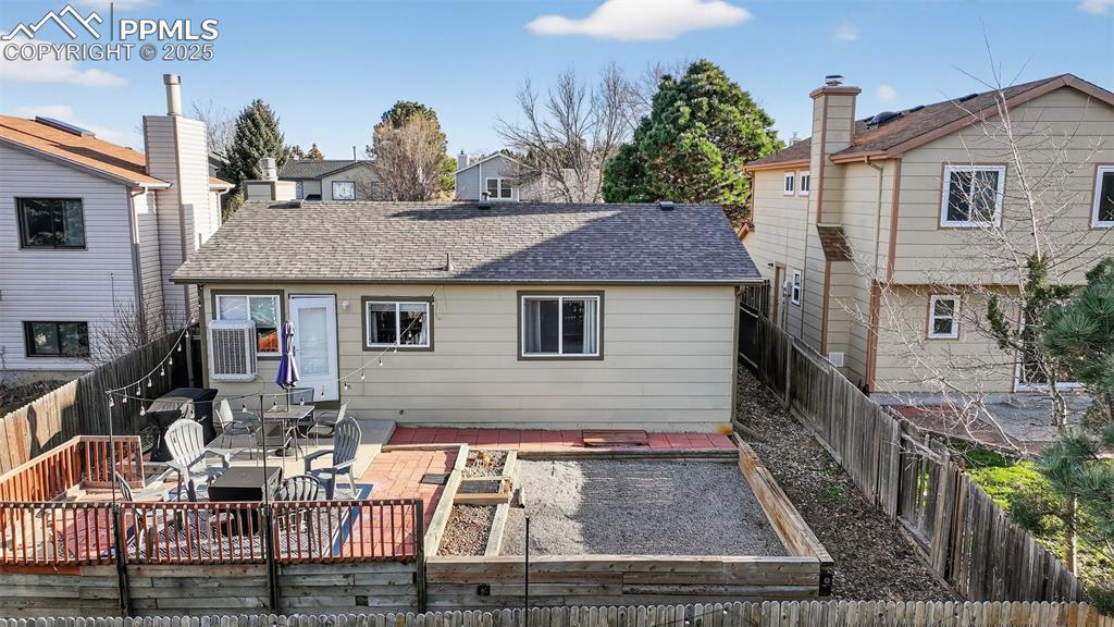 Image 25 of 31: Back of Structure