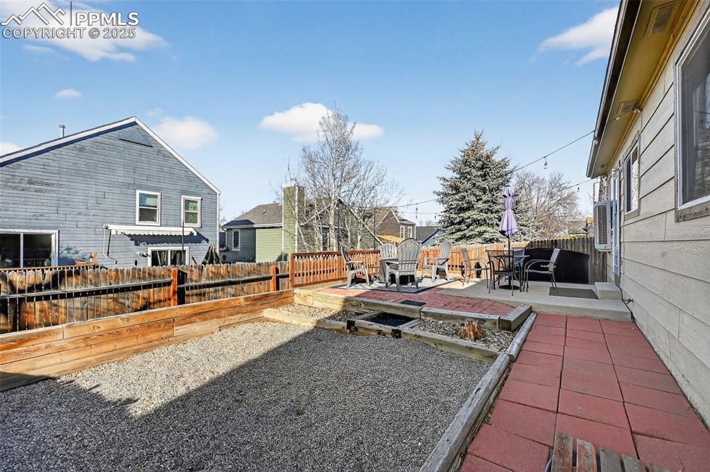 Image 27 of 31: Yard