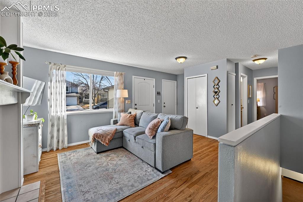 Image 3 of 31: Living Room