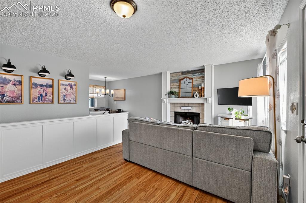 Image 5 of 31: Living Room