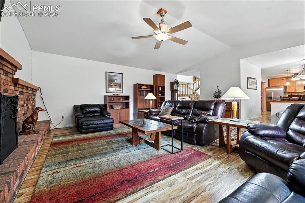 Image 15 of 31: Living Room