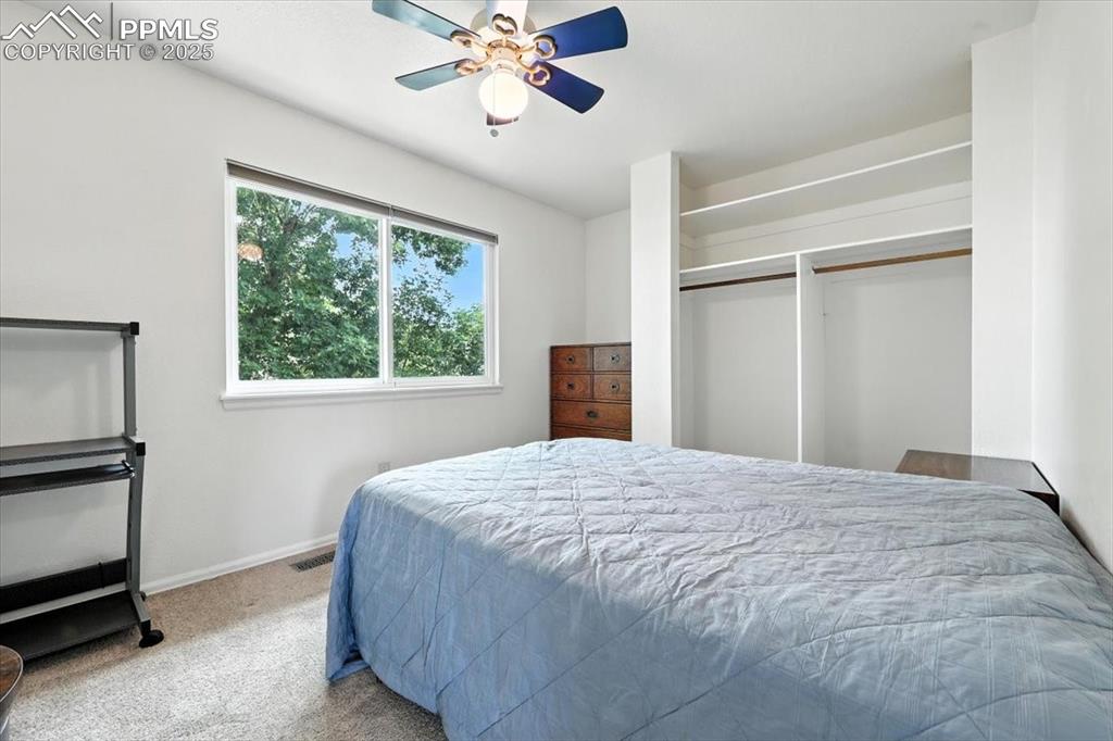 Image 26 of 31: Bedroom