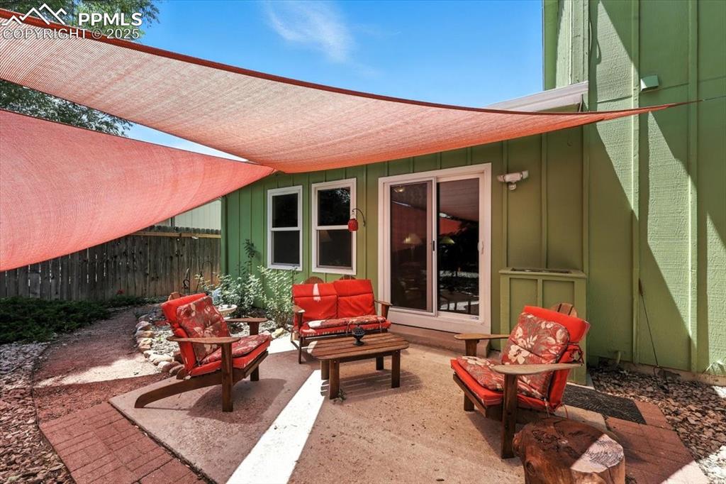 Image 27 of 31: Patio