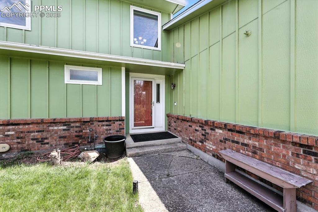 Image 3 of 31: Entry