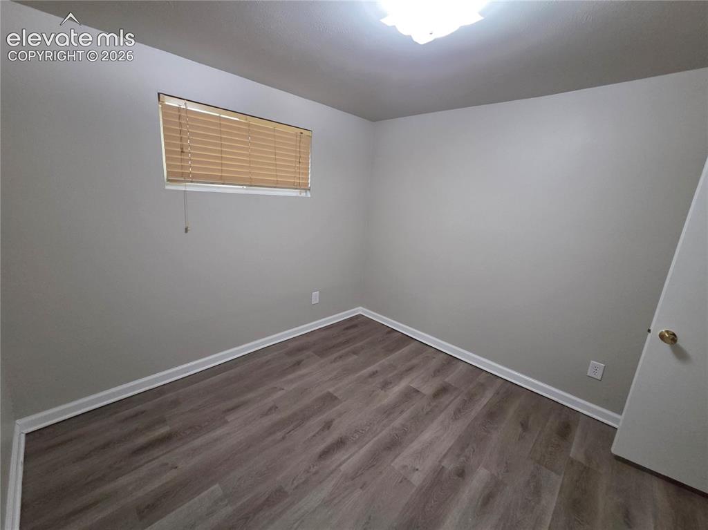 Image 11 of 17: Bedroom