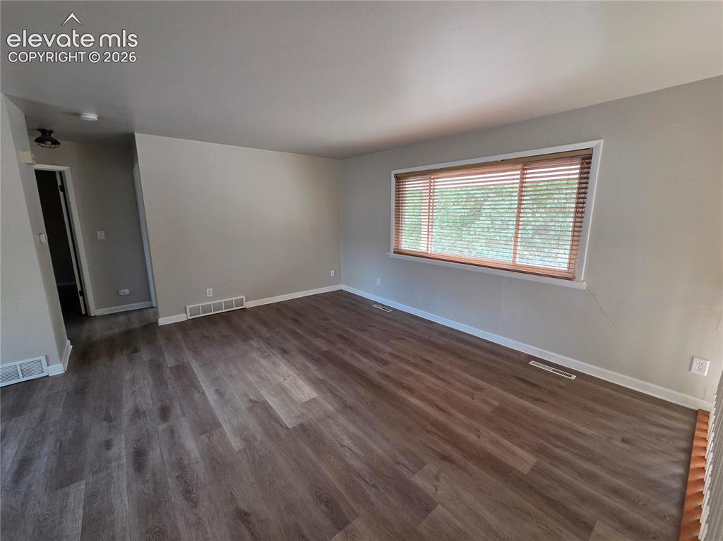 Image 4 of 17: Living Room