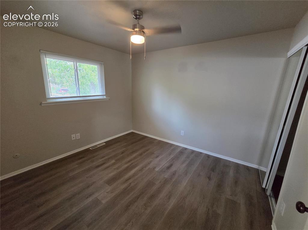 Image 6 of 17: Bedroom