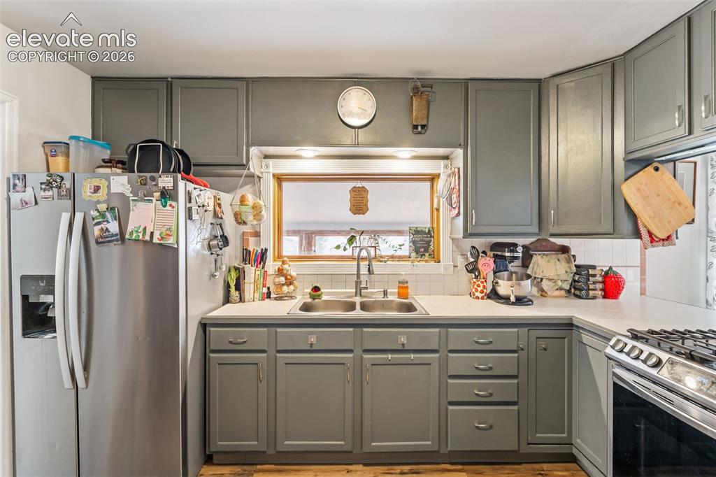 Image 13 of 39: Kitchen