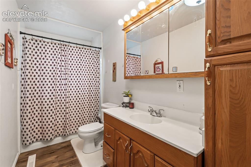 Image 15 of 39: Bathroom