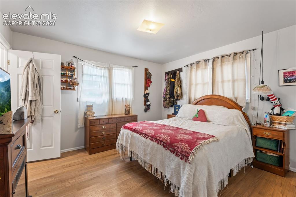 Image 18 of 39: Bedroom
