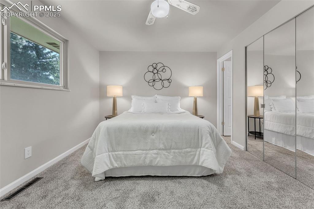 Image 19 of 50: Bedroom