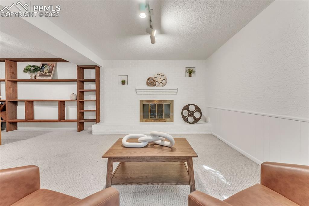 Image 31 of 50: Family Room