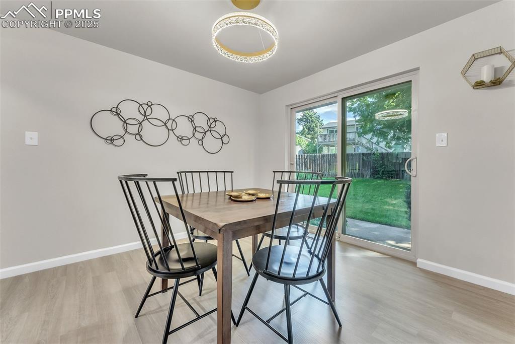 Image 8 of 50: Dining Area