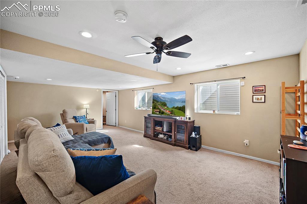 Image 20 of 33: Living Room