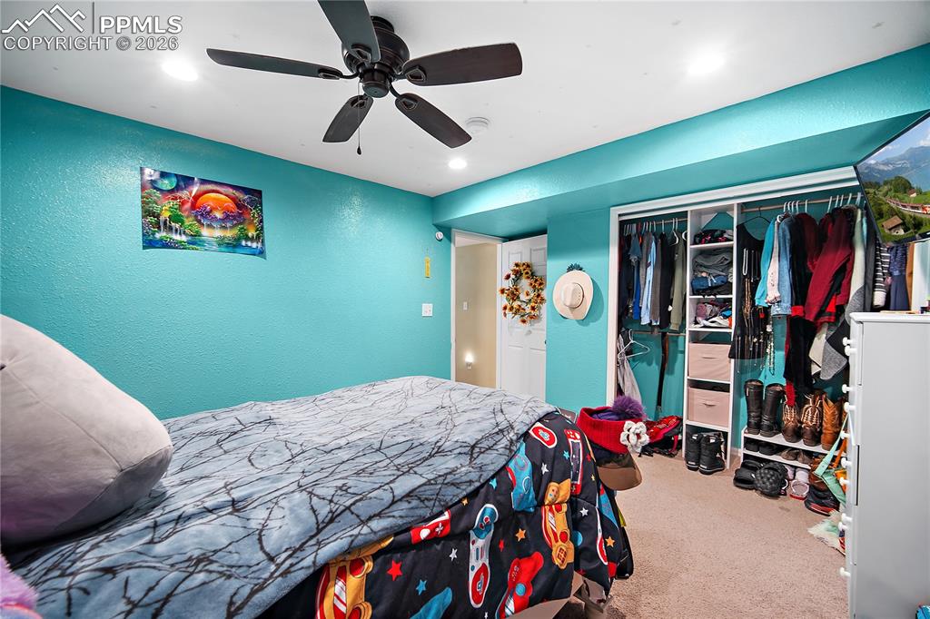 Image 23 of 33: Bedroom