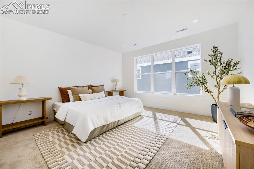 Image 8 of 19: Bedroom