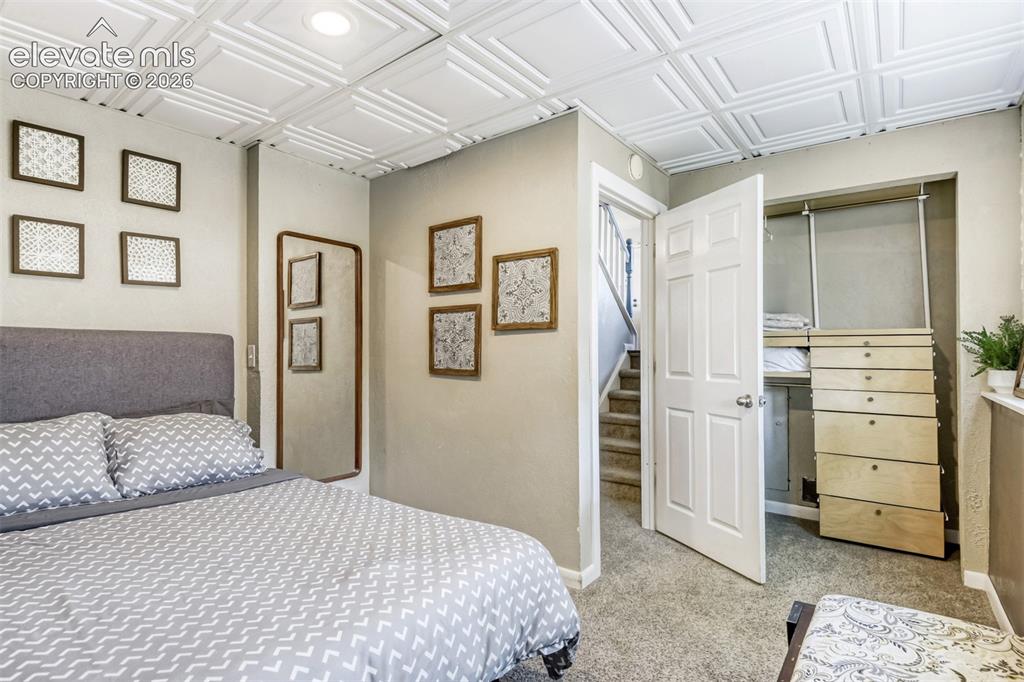 Image 14 of 32: Bedroom