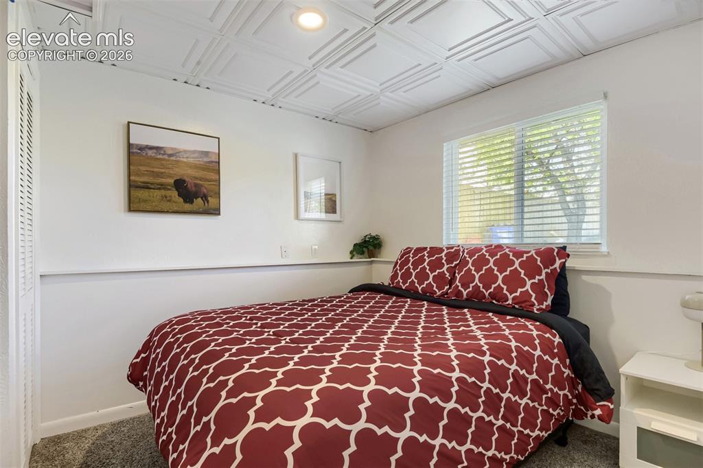 Image 19 of 32: Bedroom