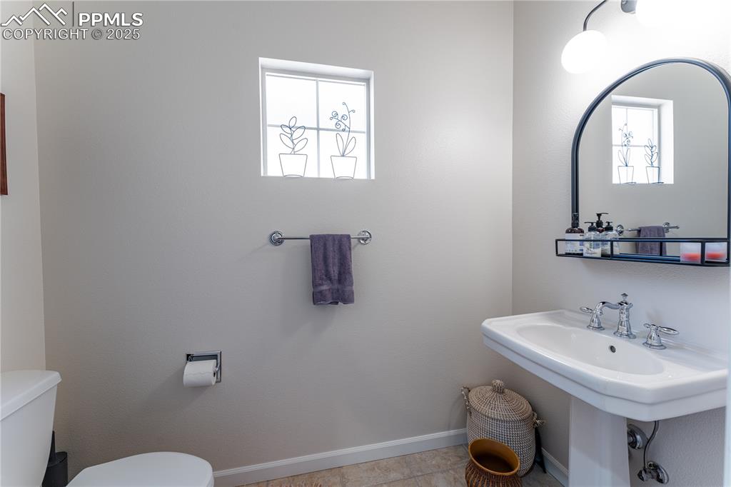 Image 17 of 36: Main floor powder