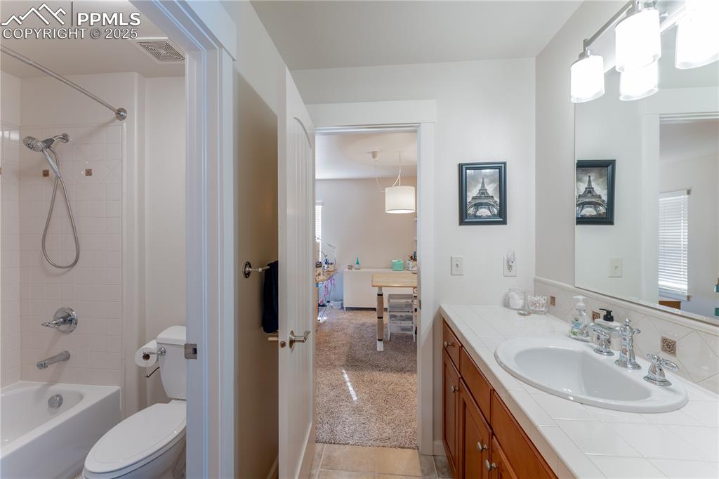 Image 23 of 36: Upstairs bathroom connected to both bedrooms