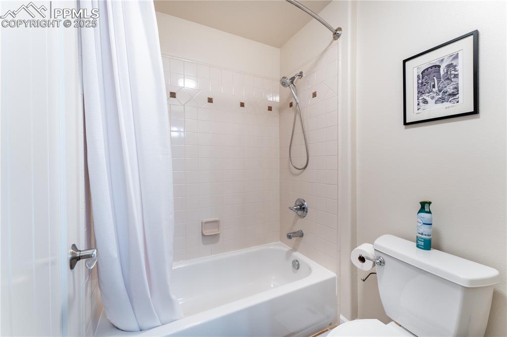 Image 24 of 36: Upstairs