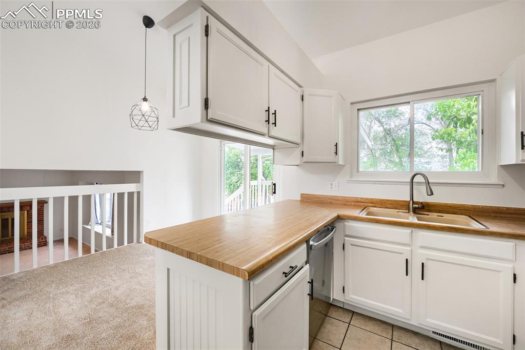 Image 10 of 26: Kitchen