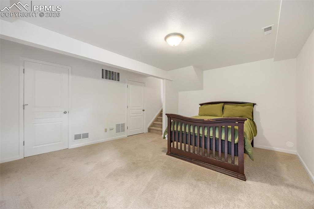 Image 14 of 26: Bedroom