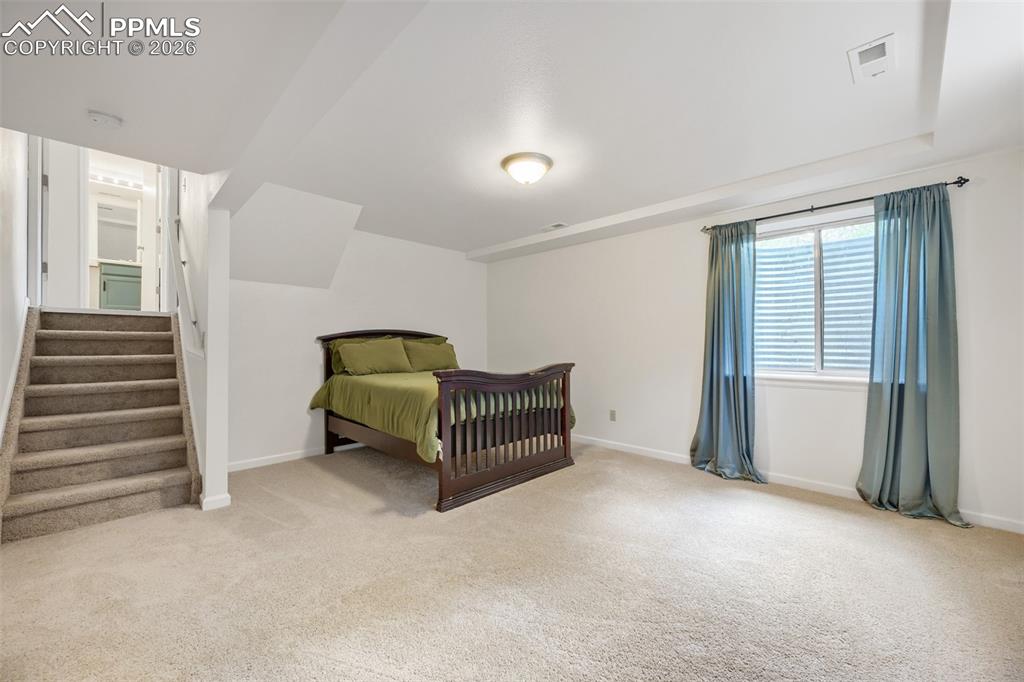 Image 15 of 26: Bedroom