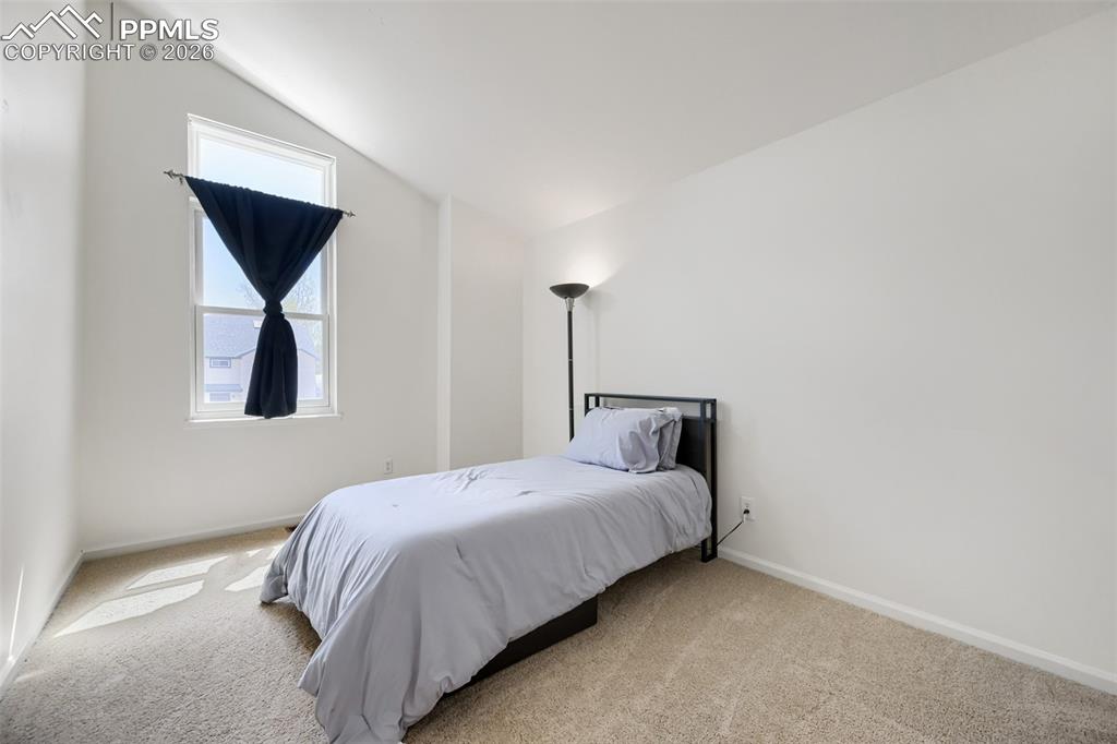 Image 16 of 26: Bedroom