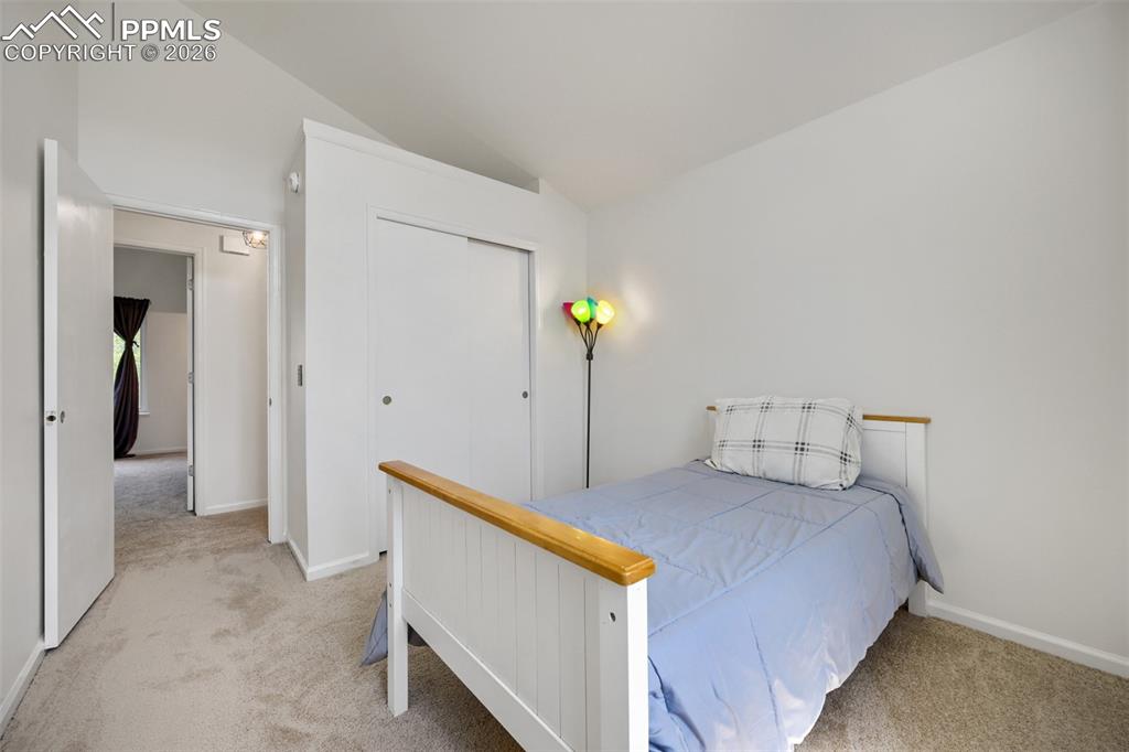 Image 18 of 26: Bedroom