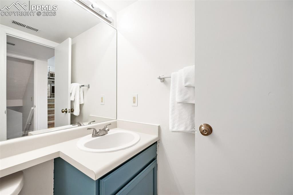 Image 19 of 26: Bathroom