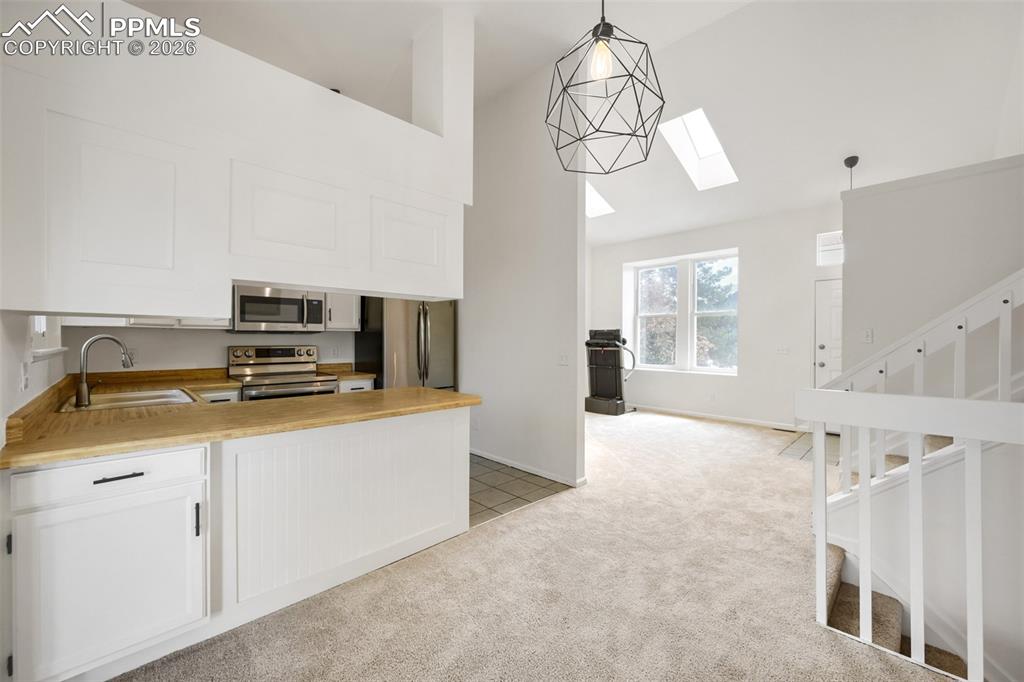 Image 9 of 26: Kitchen